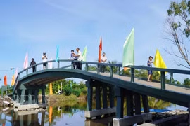 El puente Phước An Minh fue diseñado con una anchura de 3 metros y una longitud de 33 metros. Foto: VNA.