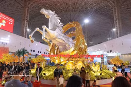 En la Feria de Primavera, la imagen del caballo, animal representativo del Año Nuevo Lunar (Tet) 2026, destaca en diversos espacios expositivos (Fuente: VNA)