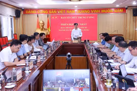 El miembro del Buró Político, secretario del Comité Central del PCV y jefe de su Comisión de Organización, Nguyen Duy Ngoc, habla en la cita (Fuente: VNA)
