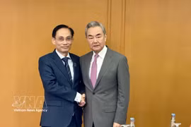 El canciller de Vietnam, Le Hoai Trung, se reunió hoy con su homólogo chino, Wang Yi (Fuente: VNA)