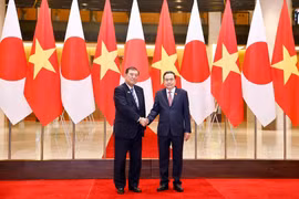 El presidente de la Asamblea Nacional de Vietnam, Tran Thanh Man (derecha) y el primer ministro de Japón, Ishiba Shigeru (Fuente: VNA)
