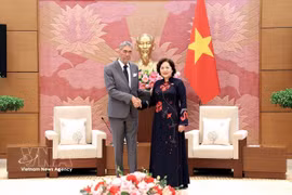La vicepresidenta de la Asamblea Nacional de Vietnam, Nguyen Thi Hong, y el secretario general del MIU, Miguel Mejía (Fuente: VNA)