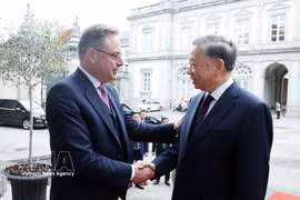 El secretario general del Partido Comunista de Vietnam y presidente de la República, To Lam, y el primer ministro belga, Bart De Wever (Fuente: VNA)