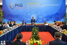 El viceministro de Educación y Formación de Vietnam, Nguyen Van Phuc, preside la sesión de debate (Fuente: VNA)