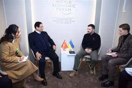El primer ministro vietnamita, Pham Minh Chinh, se reunió con el presidente ucraniano, Volodymyr Zelensky, en Davos el 21 de enero (Fuente: VNA)