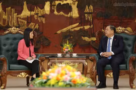 El viceprimer ministro vietnamita Pham Gia Tuc recibe a la embajadora de Estados Unidos en Hanoi, Jennifer Wicks (Fuente: VNA)