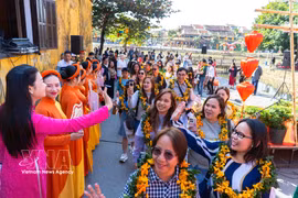 Para 2026, Da Nang aspira a recibir aproximadamente 19,1 millones de turistas, incluidos unos 8,7 millones de visitantes internacionales (Fuente: VNA)