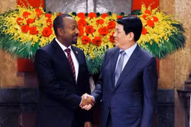 El presidente vietnamita, Luong Cuong (derecha) recibe al primer ministro de Etiopía, Abiy Ahmed Ali (Fuente: VNA)