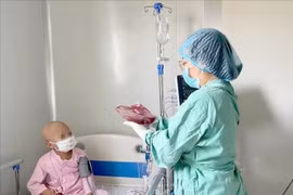 El Hospital Central de Hue anunció el 8 de septiembre que realizó de forma exitosa del primer trasplante alogénico de médula ósea (Fuente: VNA)