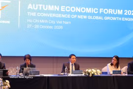 El viceprimer ministro vietnamita Nguyen Van Thang (centro) participa en la cita (Fuente: VNA)