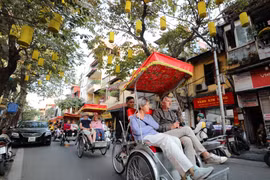 Turistas extranjeros en Hanoi (Fuente: VNA)