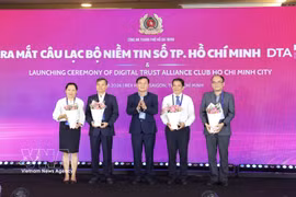 En la ceremonia de lanzamiento del Club de Confianza Digital de Ciudad Ho Chi Minh. Foto: VNA