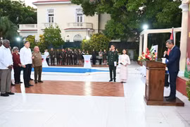 El embajador vietnamita Le Quang Long habla en la cita (Fuente: VNA)