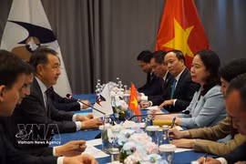 En el encuentro entre la vicepresidenta de Vietnam, Vo Thi Anh Xuan, y el presidente de la Comisión Económica Euroasiática (UEEA), Bakytzhan Sagintayev (Fuente: VNA)