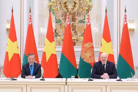 El secretario general del Partido Comunista de Vietnam, To Lam (izquierda) y el presidente bielorruso, Aleksandr Lukashenko, en la rueda de prensa (Fuente: VNA)