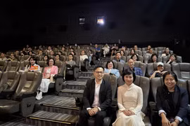 El público en la proyección de la película vietnamita «Dao, Pho and Piano» (Flor de Durazno, Pho y Piano) en el terceroFestival de Cine de la ASEAN en Hong Kong (China). (Foto: VNA)
