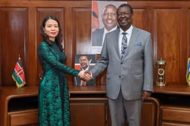 La vicecanciller vietnamita Nguyen Minh Hang y el premier y ministro de Relaciones Exteriores y de la Diáspora de Kenia, Musalia Mudavadi (Fuente: VNA)