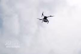 El 12 de febrero de 2026, en la zona de la terminal de ferris de Can Gio (Ciudad Ho Chi Minh), el Departamento de Ciencia y Tecnología de la ciudad, en coordinación con Vietnam Post y la empresa CT UAV, celebró la ceremonia de inauguración de la primera ruta de reparto postal mediante vehículos aéreos no tripulados (UAV). Foto: VNA