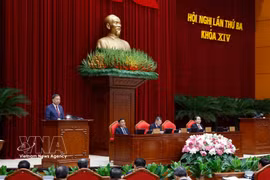 El secretario general del Partido y presidente de la República, To Lam, habla en la sesión inaugural del tercer Pleno del Comité Central del Partido Comunista de Vietnam del XIV mandato (Fuente: VNA)