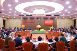 El primer ministro de Vietnam, Pham Minh Chinh, sosteiene una reunión con las autoridades de Quang Ngai para evaluar la situación del desarrollo socioeconómico local (Fuente: VNA)