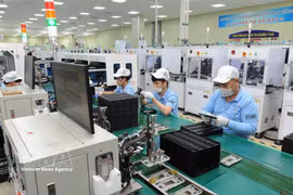 Línea de producción electrónica en la empresa SAMK WANG – Parque Industrial Quang Chau, provincia de Bac Ninh. (Foto: VNA)