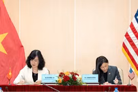 La ministra de Salud, Dao Hong Lan, y la embajadora de Estados Unidos en Vietnam, Jennifer McNamara Wick, firmaron un Memorando de Cooperación en materia de atención médica. (Foto: Embajada de Estados Unidos)