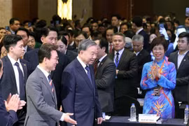 El secretario general del Comité Central del Partido Comunista de Vietnam, To Lam, y el primer ministro de la República de Corea, Kim Min-seok, asistieron al Foro Económico Vietnam-República de Corea en Seúl el 12 de agosto. (Foto: VNA)