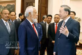 El primer ministro de Timor Oriental, Kay Rala Xanana Gusmão, junto al líder vietnamita To Lam, durante una recepción el 10 de junio antes de su partida de regreso a su país. Foto: VNA