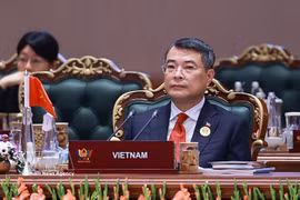 El primer ministro de Vietnam, Le Minh Hung, participa en la sesión (Fuente: VNA)