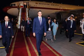 El presidente de Gobierno de España, Pedro Sánchez, llega a Hanoi, iniciando su visita oficial a Vietnam (Fuente: VNA)