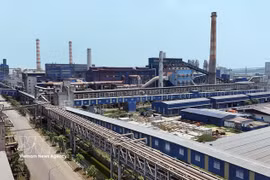 El Grupo Hoa Phat está invirtiendo en 7 proyectos en la Zona Económica de Dung Quat con una inversión total de 194 billones de VND. Foto: VNA.