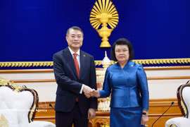 La presidenta de la Asamblea Nacional de Camboya, Khuon Sudary, y el primer ministro vietnamita, Le Minh Hung (Fuente: VNA)