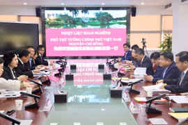 En la reunión entre el viceprimer ministro de Vietnam Nguyen Chi Dung y las autoridades de Shenzhen (Fuente: VNA)