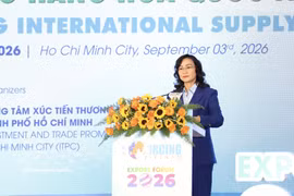 Phan Thi Thang, viceministra de Industria y Comercio, pronuncia el discurso de apertura en Viet Nam International Sourcing 2026. Foto: VNA