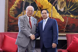El primer ministro vietnamita, Pham Minh Chinh, recibe al Asesor Especial de la Alianza de Parlamentarios de Amistad Japón-Vietnam, Takebe Tsutomu (Fuente: VNA)