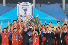 El fútbol vietnamita defendió con éxito su título en el principal torneo de fútbol del sudeste asiático, alcanzando un total de cuatro victorias, igualando el total de Singapur. (Foto: VNA)