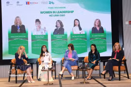 Nguyen Thi Phuong Thao, presidenta y directora ejecutiva de Sovico Group, compartió sus reflexiones en la sesión de debate sobre el tema "Mujeres Líderes". Foto: VNA