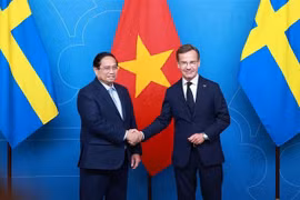 El primer ministro vietnamita, Pham Minh Chinh, y su homólogo sueco, Ulf Kristersson (Fuente: VNA)