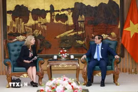 El primer ministro de Vietnam, Pham Minh Chinh recibe a Mariam J. Sherman, directora del Banco Mundial para Vietnam, Laos y Camboya (Fuente: VNA)