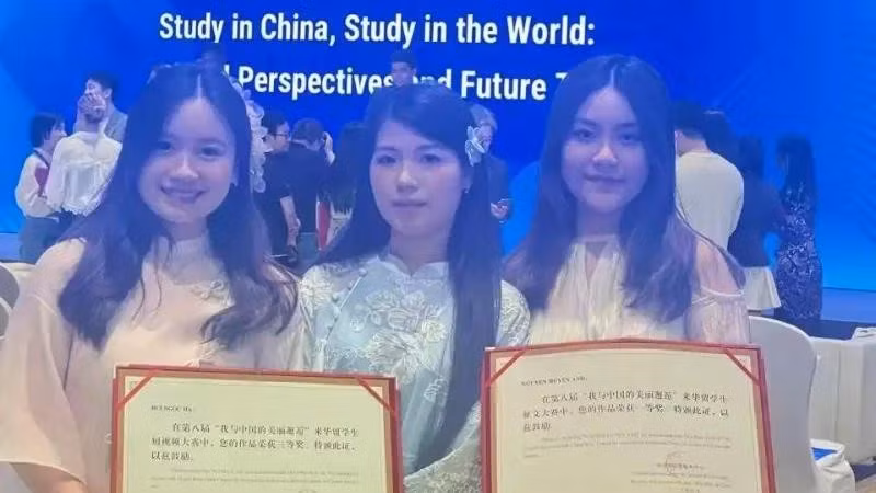 Estudiantes vietnamitas en China (Fuente: nhandan.vn)
