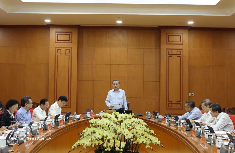 El secretario general del Partido Comunista de Vietnam y presidente del país, To Lam, habla en la reunión (Fuente: VNA)