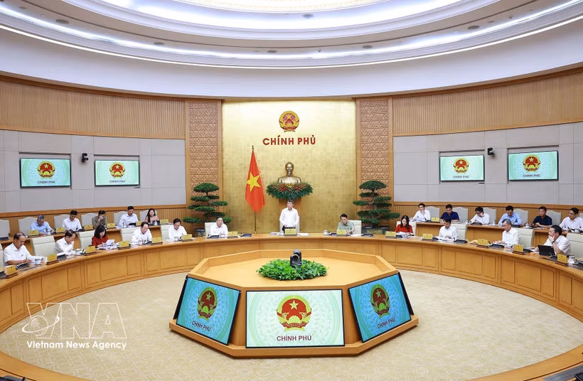 El primer ministro de Vietnam, Le Minh Hung, preside la sesión (Fuente: VNA)