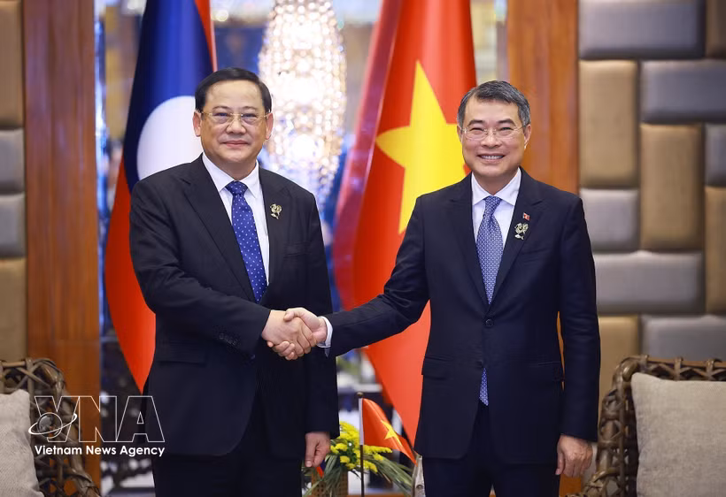 Durante su participación en la 48ª Cumbre de la ASEAN en Cebú, Filipinas, en la tarde del 8 de mayo de 2026, el Primer Ministro Le Minh Hung se reunió con el Primer Ministro de Laos, Sonexay Siphandone. (Foto: VNA)