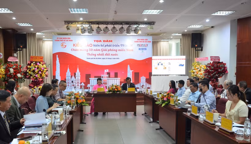 En el seminario titulado "Vietnamitas en el extranjero ofrecen sugerencias para el desarrollo de Ciudad Ho Chi Minh". (Foto: VNA)