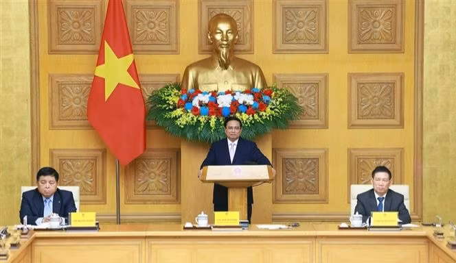 El primer ministro Pham Minh Chinh sostiene el diálogo con empresas chinas (Fuente: VNA)