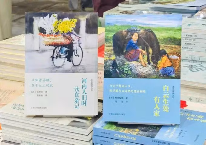 El libro “Los hanoianos: Historias de comida y bebida en otro tiempo”, del autor Vu The Long, en su versión en chino, gana el premio al Libro del Sudeste Asiático con mayor influencia en China 2025 (Fuente: VOV)