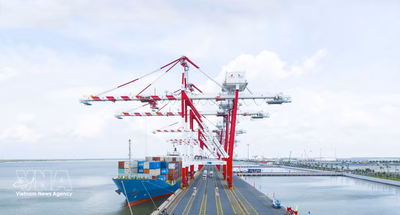 El puerto internacional de Long An es una de las puertas de entrada importantes para que Tay Ninh conecte sus fuentes de carga con el sistema portuario y las rutas marítimas internacionales. Foto: VNA