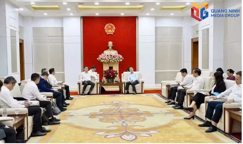 En la cita (Fuente: baoquangninh.com)