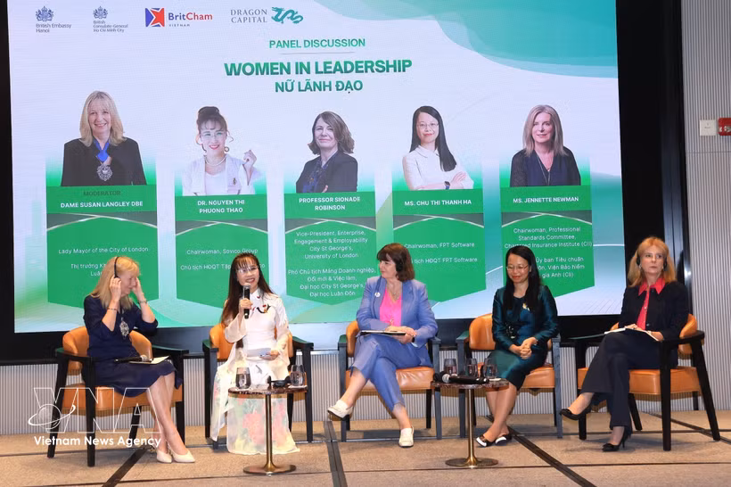 Nguyen Thi Phuong Thao, presidenta y directora ejecutiva de Sovico Group, compartió sus reflexiones en la sesión de debate sobre el tema "Mujeres Líderes". Foto: VNA