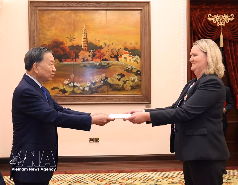 El 3 de octubre de 2026, en el Palacio Presidencial, el secretario general del Partido y presidente del país To Lam recibió a la Embajadora Lina Gandløse Hansen del Reino de Dinamarca, quien presentó sus credenciales. Foto: VNA